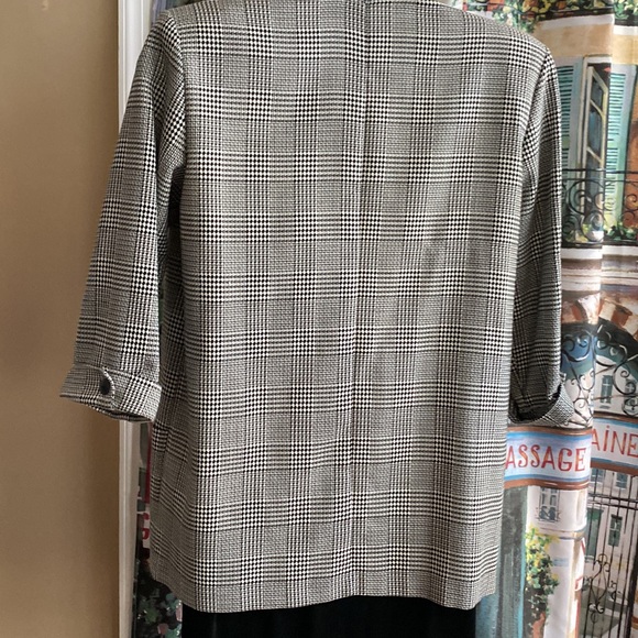 Back in the day - Black & White Blazer - Picture 5 of 11